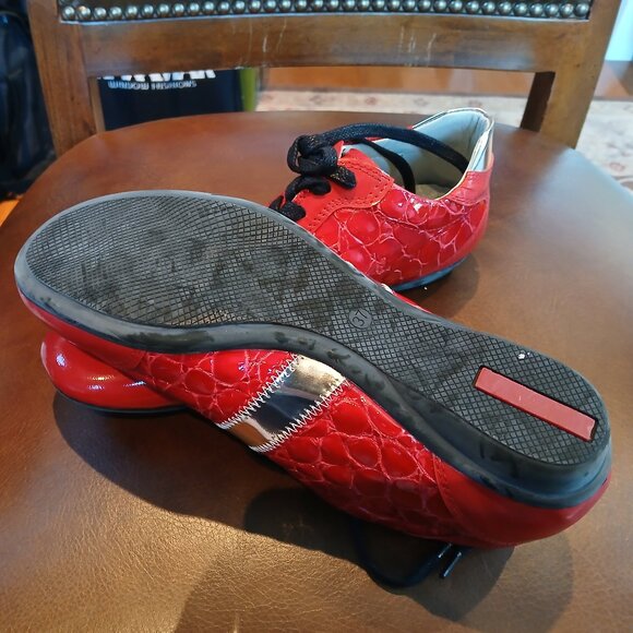 Sharp red leather ladies sneakers. - Picture 5 of 5